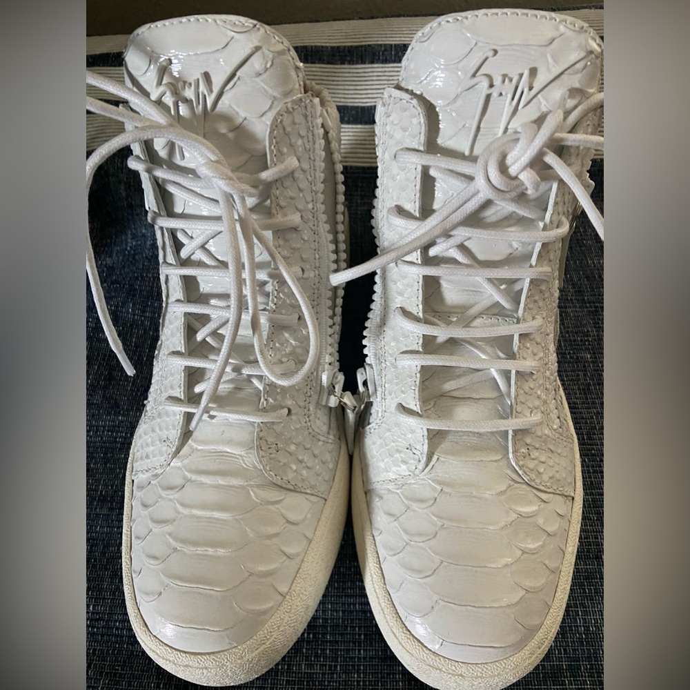 Giuseppe Zanotti Leather/white snake skin look pristine high tops.  SZ 40 UNISEX